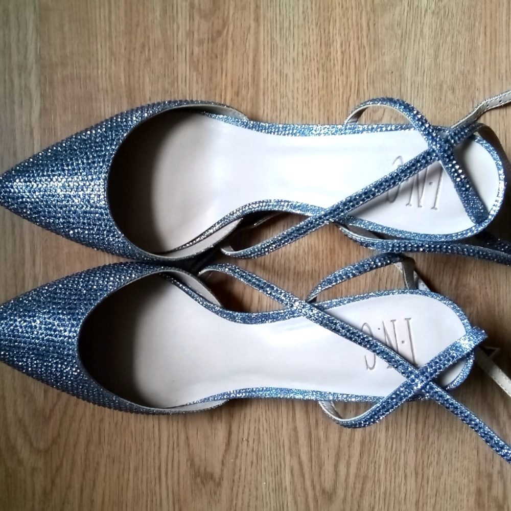 Sz 9.5 Silver Low Heel Slings